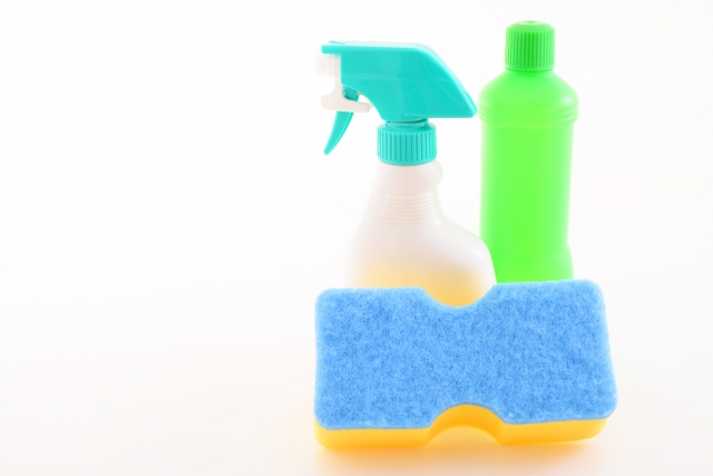 排水溝掃除で使う予定のスポンジと洗剤