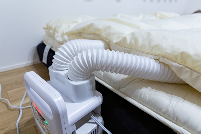 ダニ対策で布団乾燥機をかけているウレタンマットレスのベッド