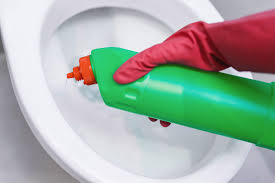 おすすめのトイレ掃除道具の洗剤を使う人
