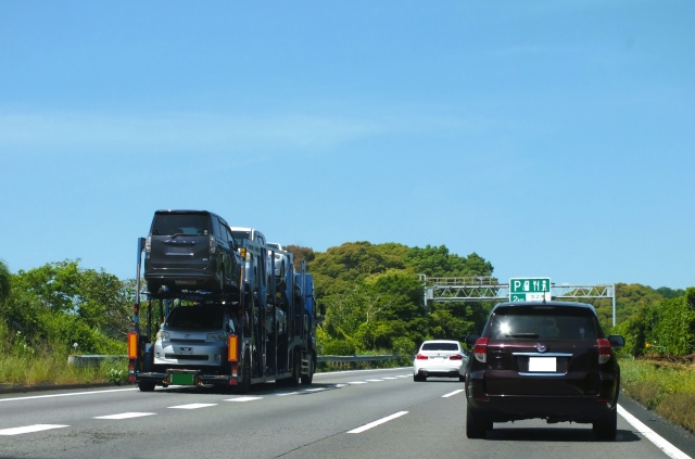 引っ越しで車を輸送する方法