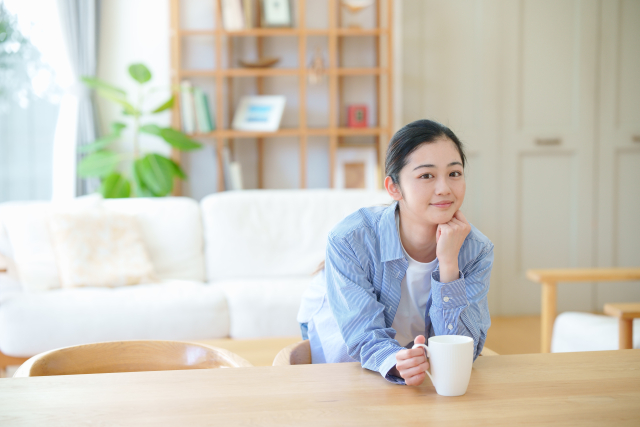 子連れ引っ越しする女性