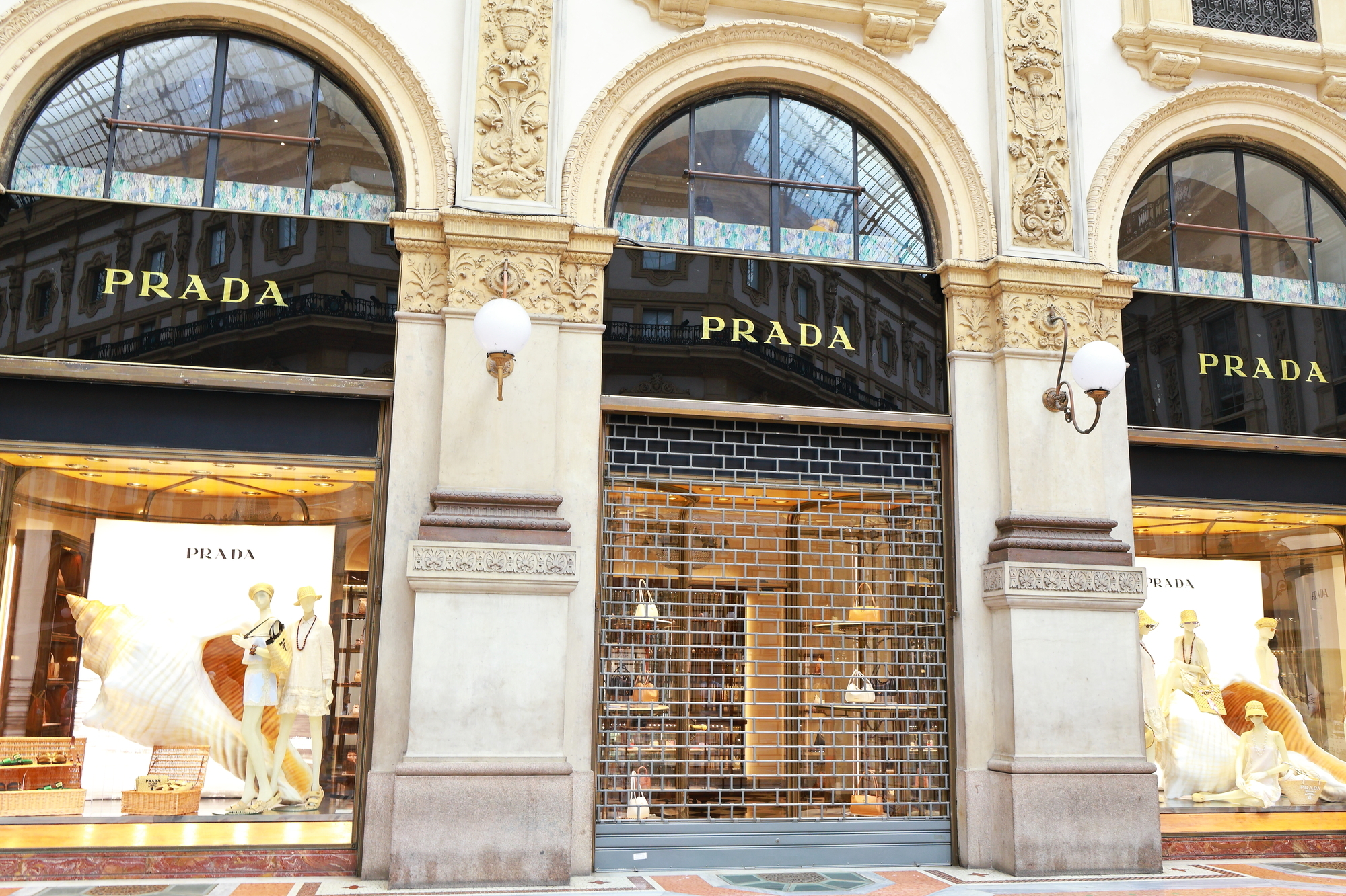 プラダ（PRADA）の買取相場を徹底解説！不動の人気モデルや高価買取のコツ