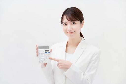 キタザワ引越センターが口コミ評価通り料金サービスが適正か検証する女性