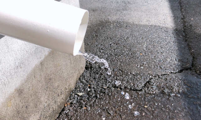 ホームセンターに依頼して掃除してもらった雨樋