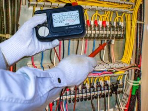 分電盤やブレーカーは自分で交換できる？資格の必要性やDIYのリスクを徹底解説