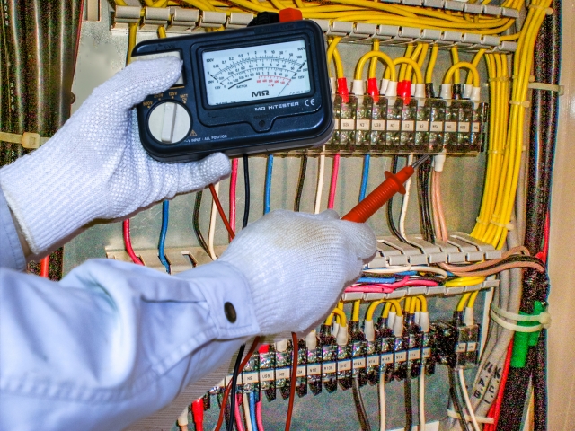 分電盤やブレーカーは自分で交換できる？資格の必要性やDIYのリスクを徹底解説