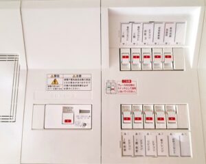 なぜ漏電ブレーカーが落ちる！？原因不明のトラブル原因や対処法を探ろう！