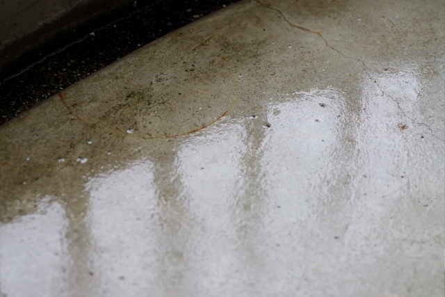 コンクリートのベランダに防水工事が必要なサイン