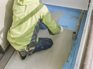 ベランダトップコートの費用相場！ひび割れ補修は塗替えだけではNG