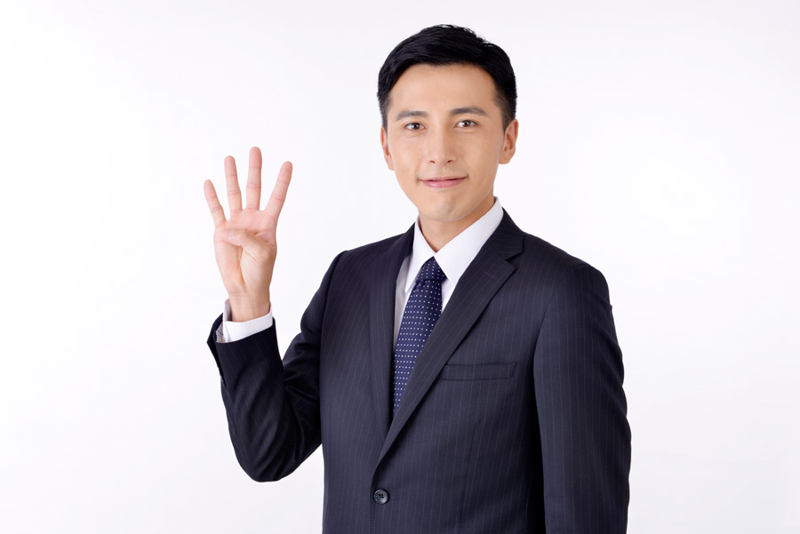 毛皮の種類や本物ニセモノの見分けの後に高く査定してもらうコツを解説する男性