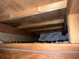 掃除料金を調べている屋根裏