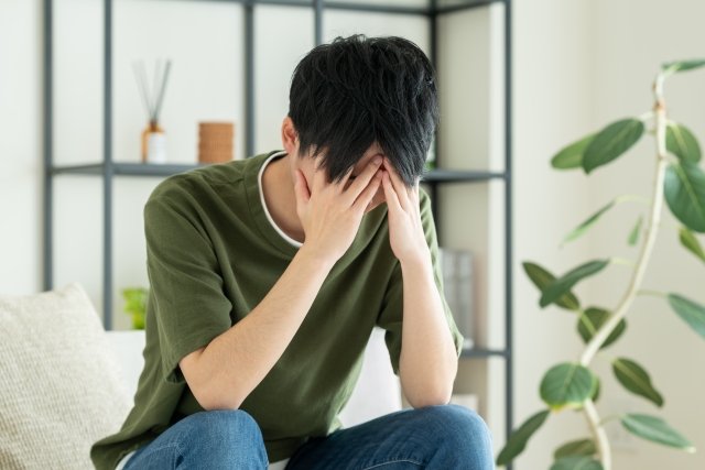 エアコンクリーニングをして後悔している男性