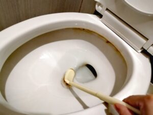 トイレの尿石を削る方法！頑固な汚れも落とせる最強手段を徹底解説