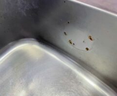 ステンレスシンクに黒サビが発生！落とし方や再発防止策を徹底解説