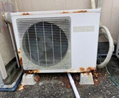 室外機のサビ落としでエアコン延命！天板サビや底抜けを防ぐメンテナンス法