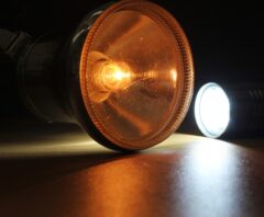 ブレーカーが落ちてないのに電気が消えた！謎の停電原因や対処法