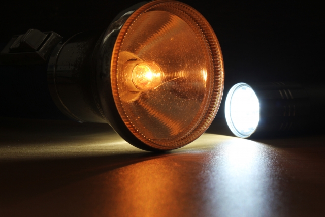 ブレーカーが落ちてないのに電気が消えた！謎の停電原因や対処法