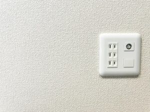 コンセントの差し込み口を増やすには？安全で便利な増設工事の選び方