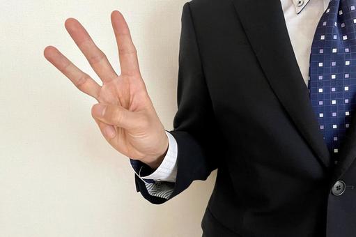 ボロボロの靴が売れる理由を3つ解説する男性