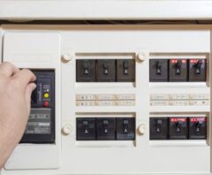 電気をそんなに使っていないのにブレーカーが落ちる！原因や対処法を即チェック！