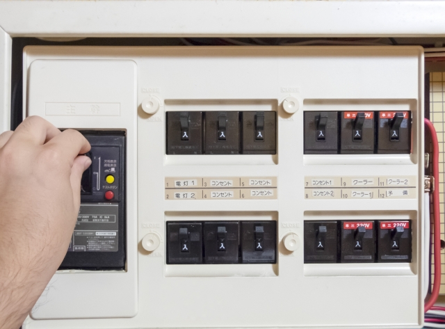 電気をそんなに使っていないのにブレーカーが落ちる！原因や対処法を即チェック！