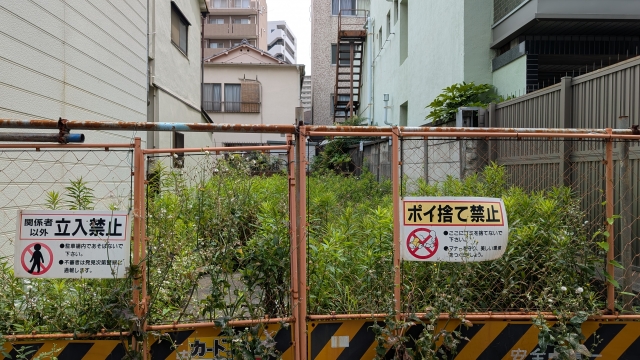 空き家の草刈りは必須？放置するリスクは？有効な対策・費用と安く済ませるコツ徹底解説！