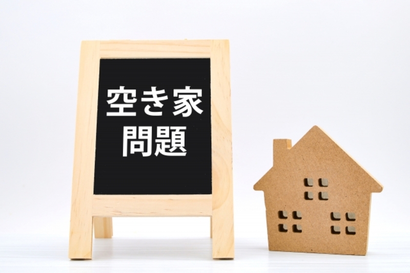 空き家の草刈りを依頼中