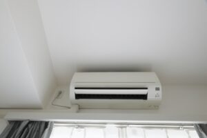蜂が出てきたエアコン