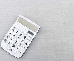 10年でカビだらけになったアパートの退去費用を算出する電卓