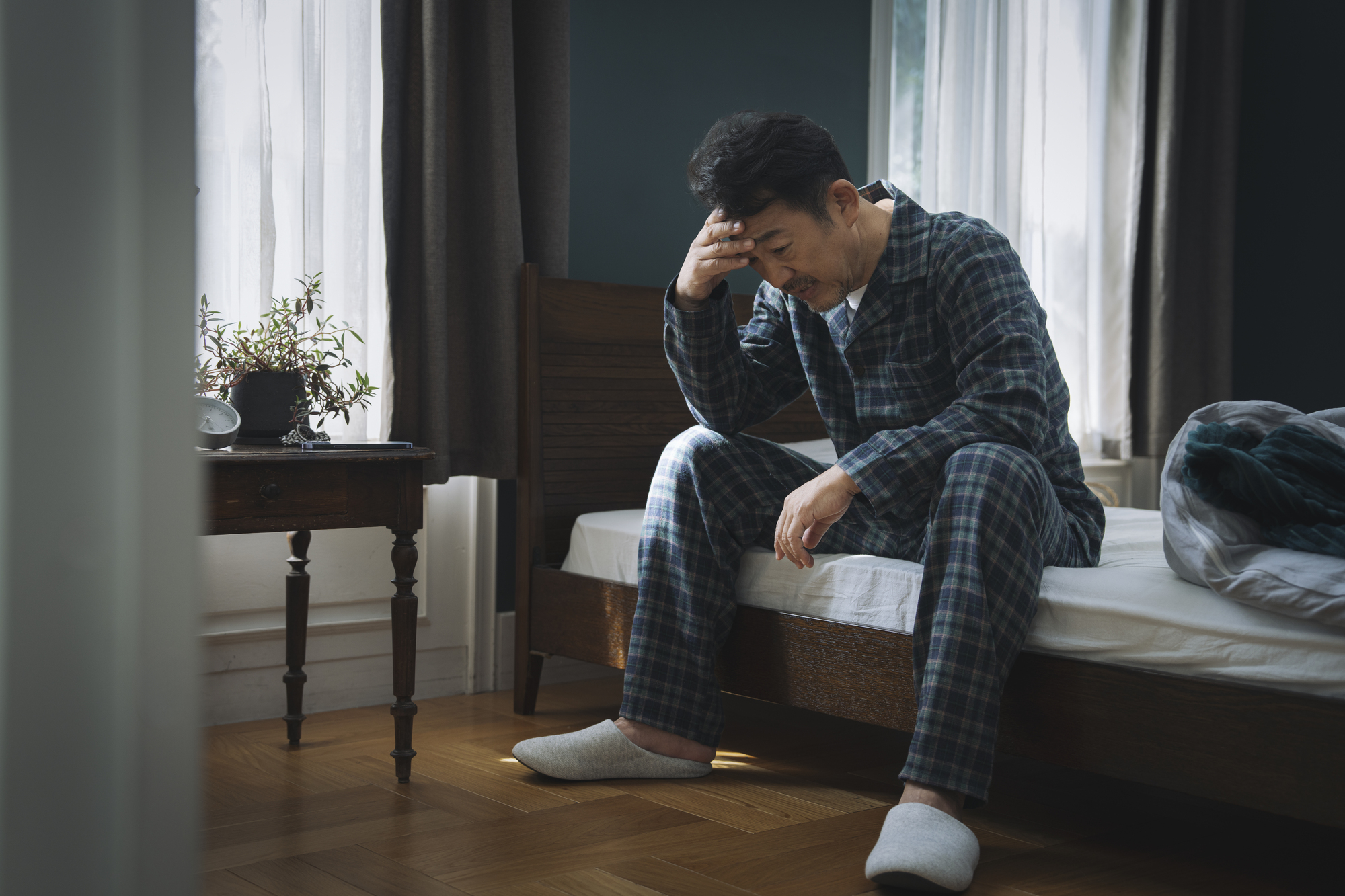 ゴキブリがベッドの下から出てこない！駆除方法やマットレスを登ってきたときの対処法