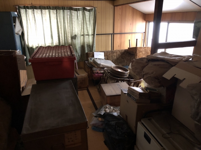 屋根裏にカビが発生しているサインが出ている部屋