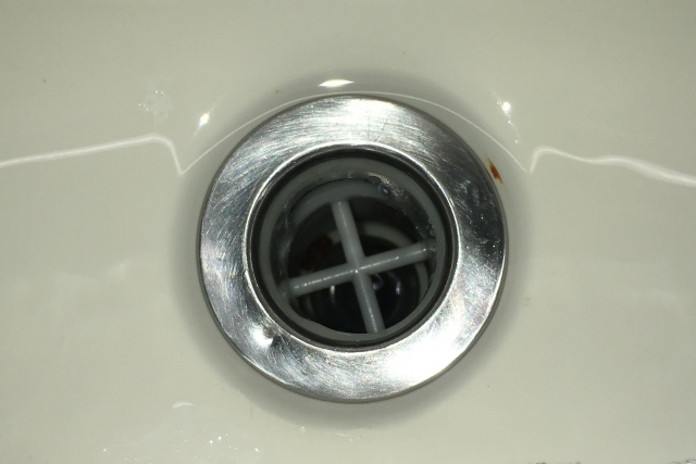 排水口の中を上から見た写真