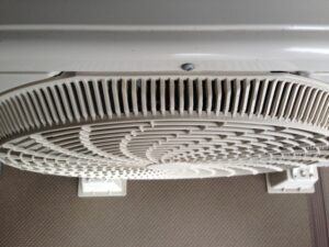 エアコン冷媒ガスの寿命目安は？減る原因や補充費用相場を徹底解説！