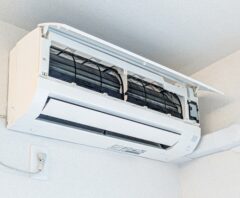 清掃後で内部がきれいになったエアコンの吹き出し口