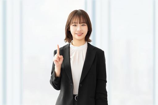 仏壇を業者に買取してもらえない場合のおすすめの処分方法を解説する女性