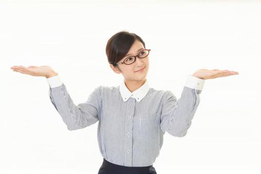 電子ピアノの売却には楽器店か買取業者が解説する女性