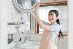 口コミを調べている洗濯機のまじんのスタッフ