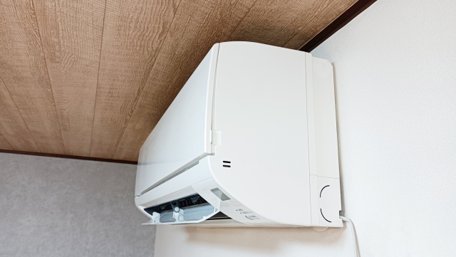 夏に結露が発生しているエアコン