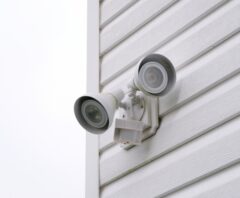 センサーライトを穴開けないで取り付け