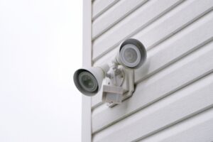 センサーライトを穴開けないで取り付け