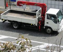 クレーン車　伐採