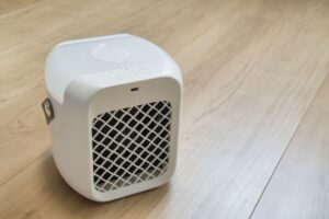 床に設置されたコンパクトなスポットクーラー