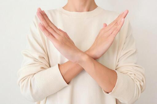 振袖で買取不可になりがちなケースを解説する女性