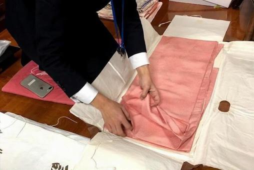 振袖の査定をするおすすめ買取業者の査定士