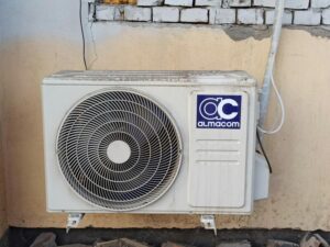 室外機がうるさくて眠れない