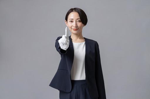 和装小物の売却におすすめな買取業者を選ぶポイントを解説する女性