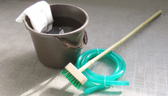 鳥のフンを掃除するための準備