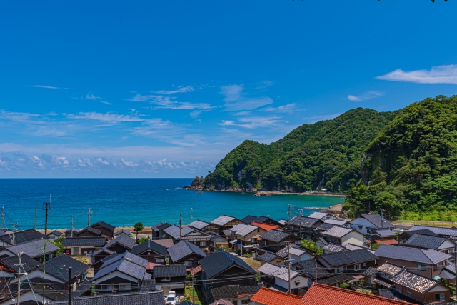 塗装をはじめとする塩害対策が必須の、海沿い地域
