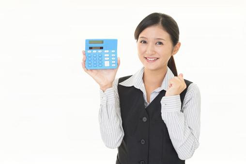 着物帯を高く売るコツを解説するおすすめ買取業者の女性