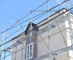 費用をかけて二階建てに足場を設置したところ